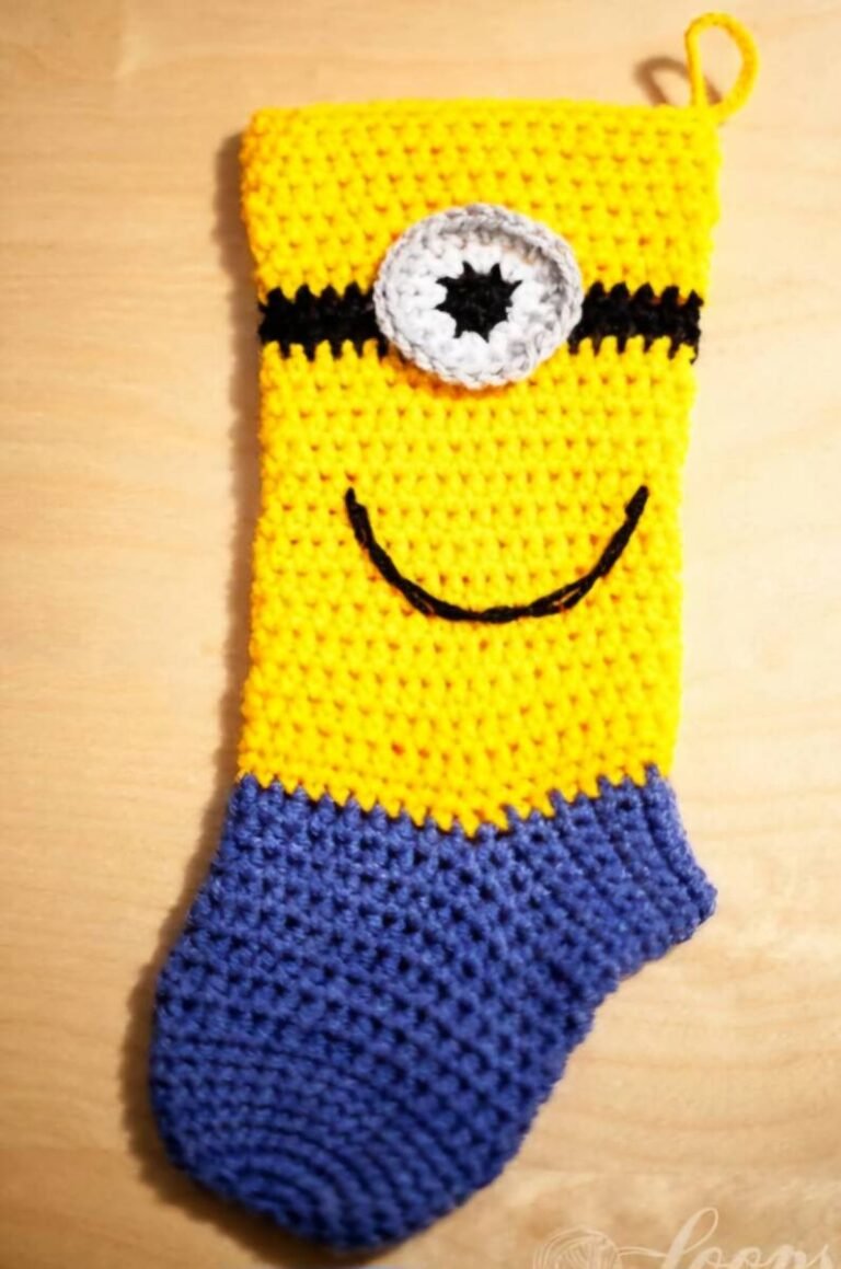 27 Free and Easy Crochet Christmas Stocking Patterns | Yarns and Crafts