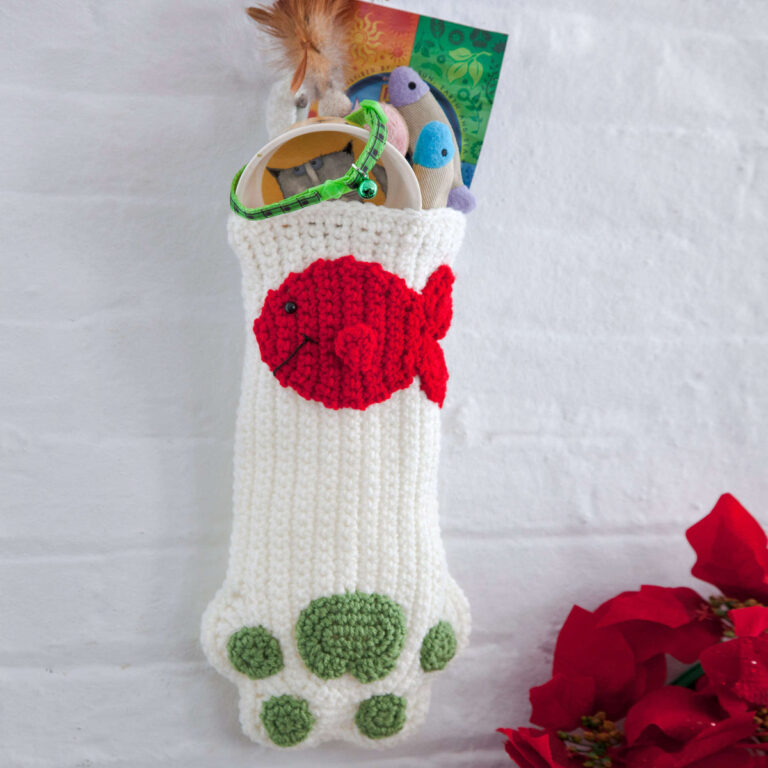 27 Free and Easy Crochet Christmas Stocking Patterns | Yarns and Crafts