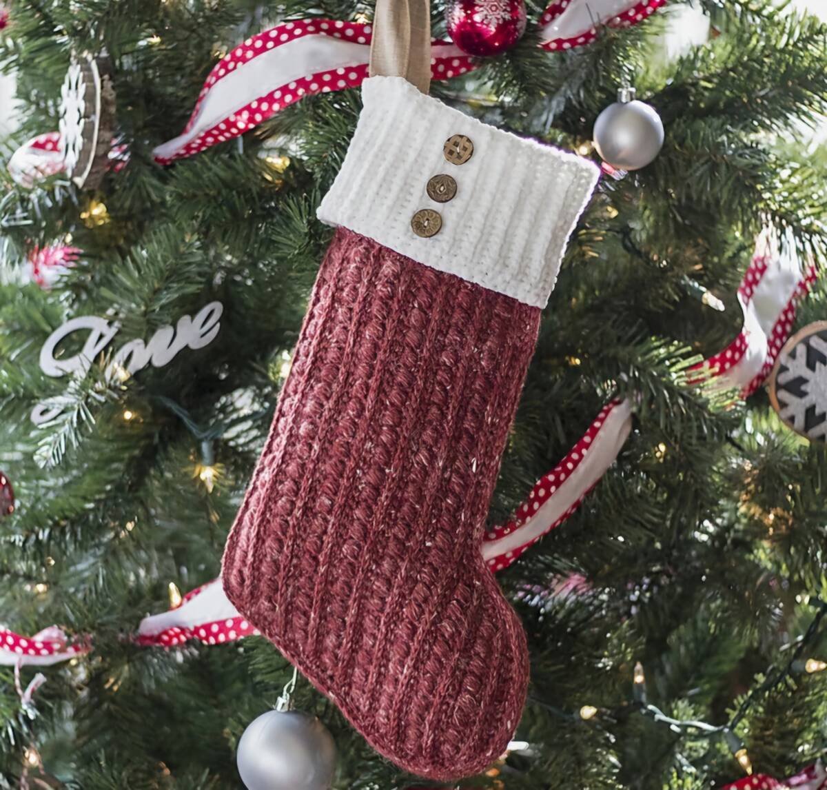 27 Free and Easy Crochet Christmas Stocking Patterns | Yarns and Crafts