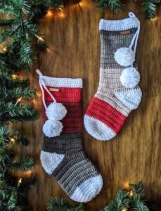 27 Free and Easy Crochet Christmas Stocking Patterns | Yarns and Crafts
