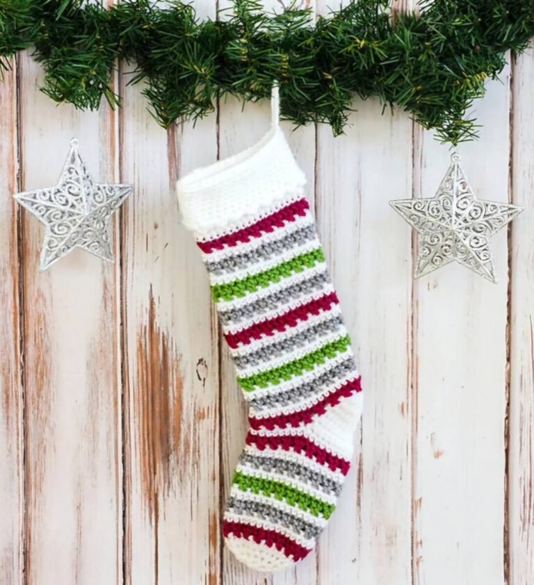 27 Free and Easy Crochet Christmas Stocking Patterns | Yarns and Crafts