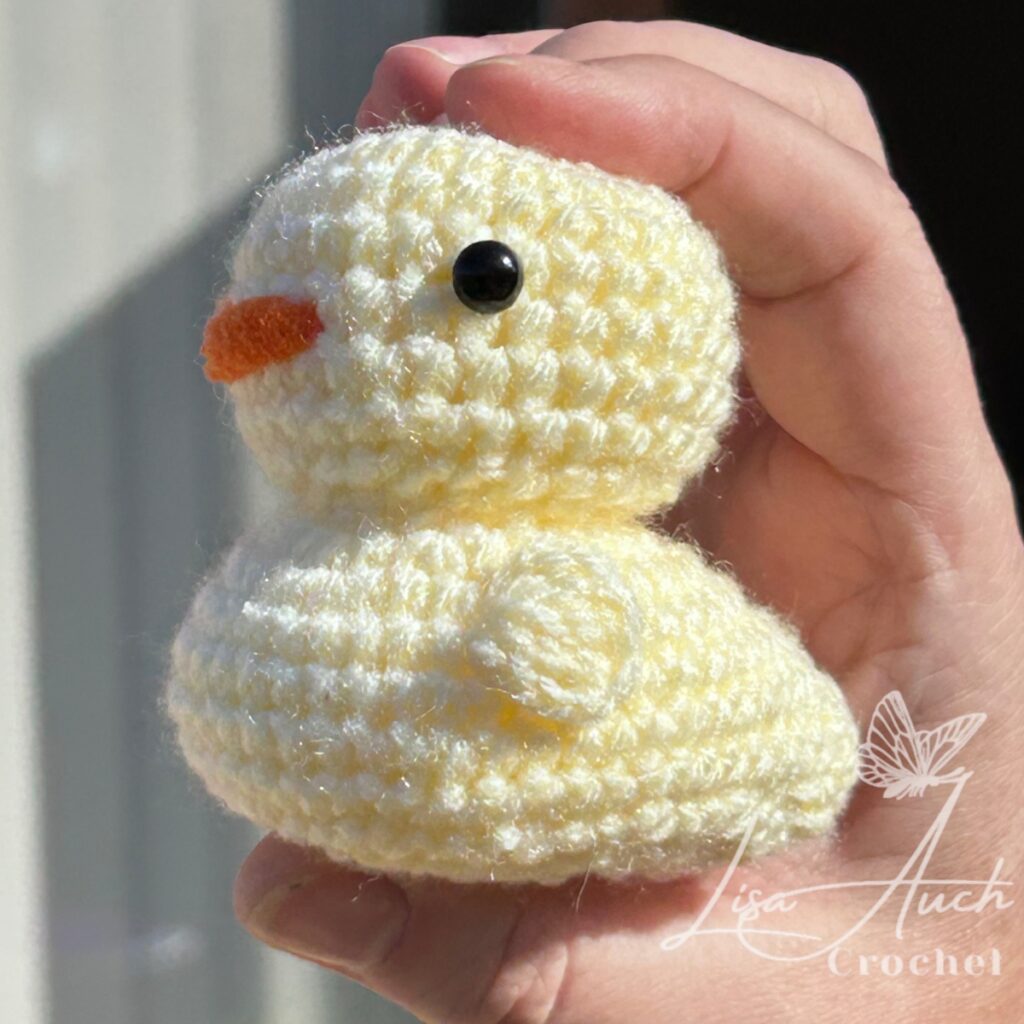 free crochet no-sew amigurumi chicken pattern
