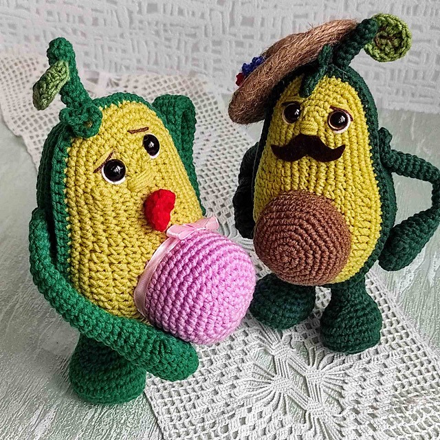 Free Amigurumi Crochet Avocado Pattern 