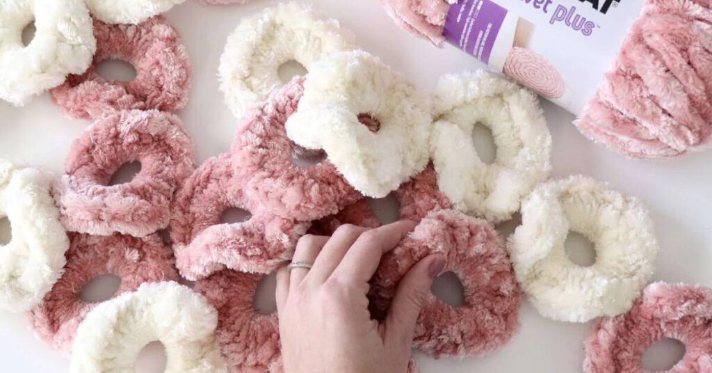 free crochet hair scrunchies patterns featured image