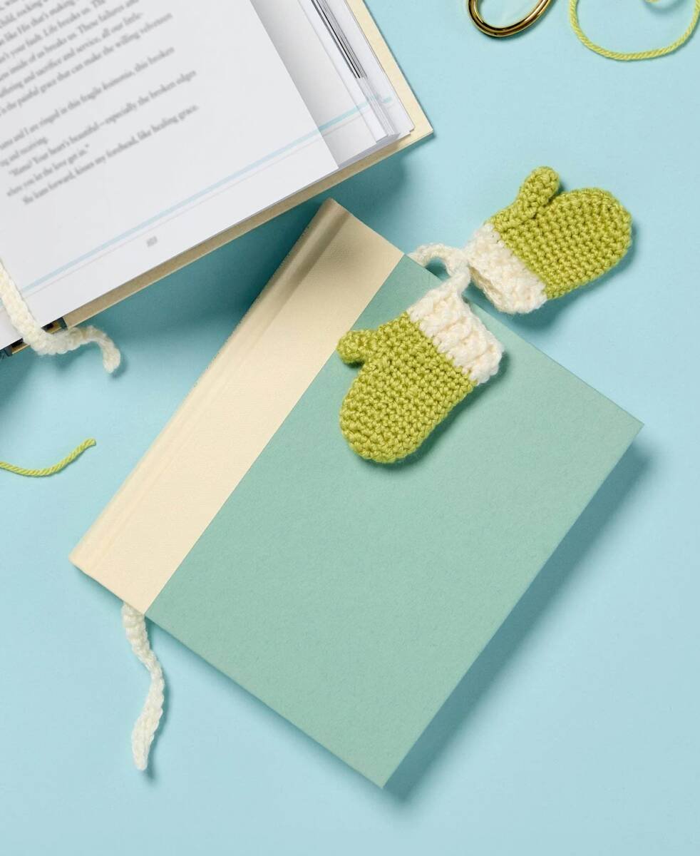 35 Free and Easy Crochet Bookmark Patterns | Yarns and Crafts
