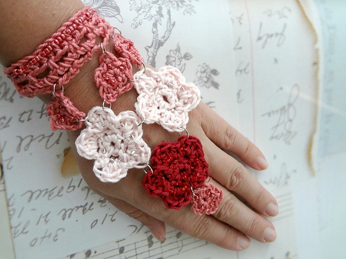 free crochet flower bracelet patterns
