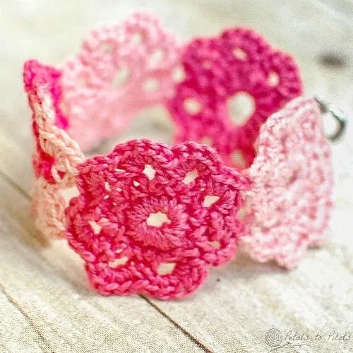free crochet flower bracelet patterns