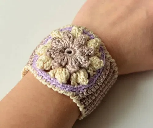 free crochet flower bracelet patterns