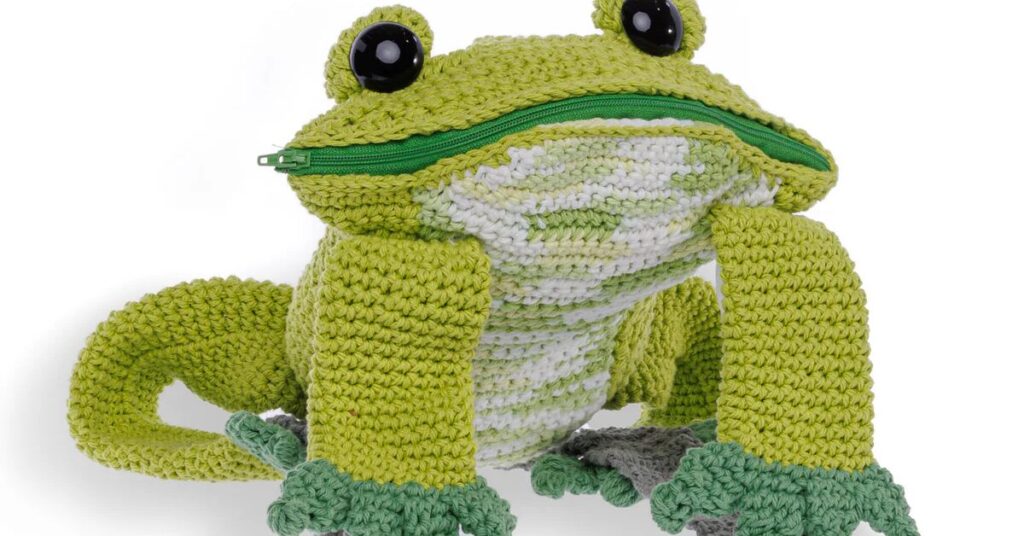 Featured image free crochet frog pattern