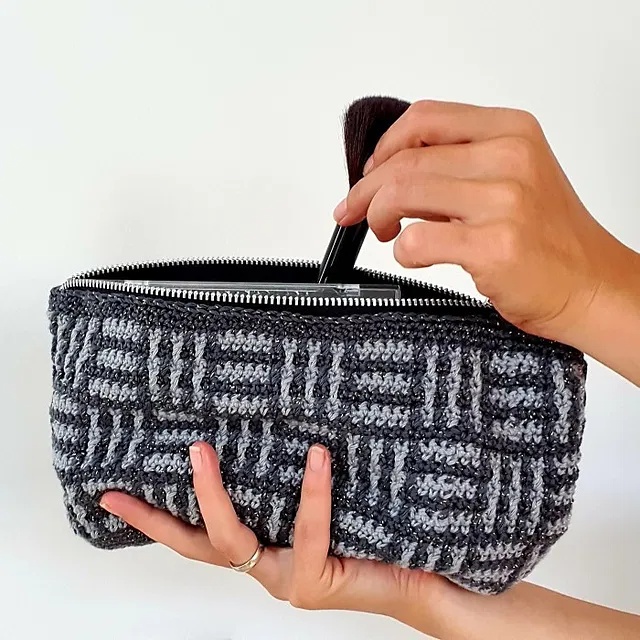 Free crochet zipper pouch patterns