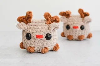 Free Crochet Pocket Reindeer Patterns