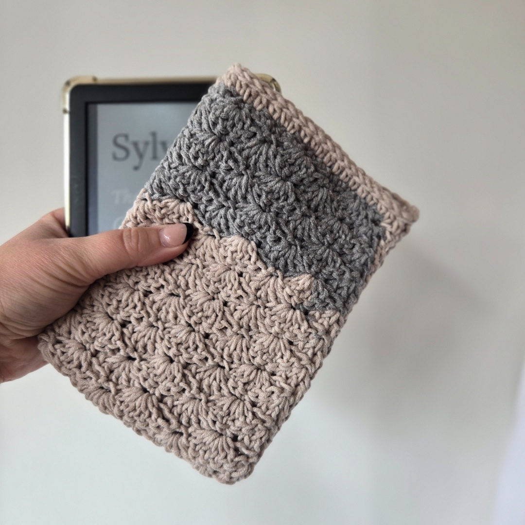 Free crochet Kindle sleeve patterns