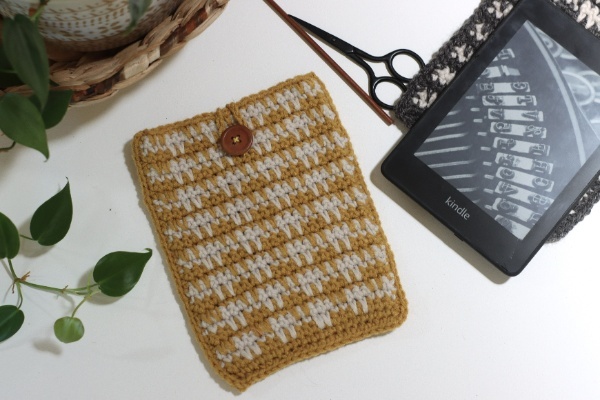 Free crochet Kindle sleeve patterns
