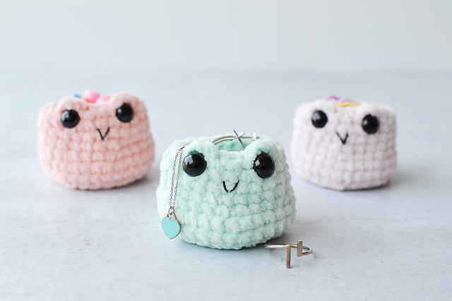 Free crochet jewelry holder patterns