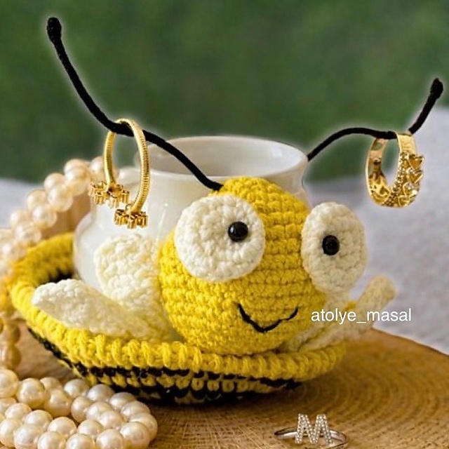 Free crochet jewelry holder patterns