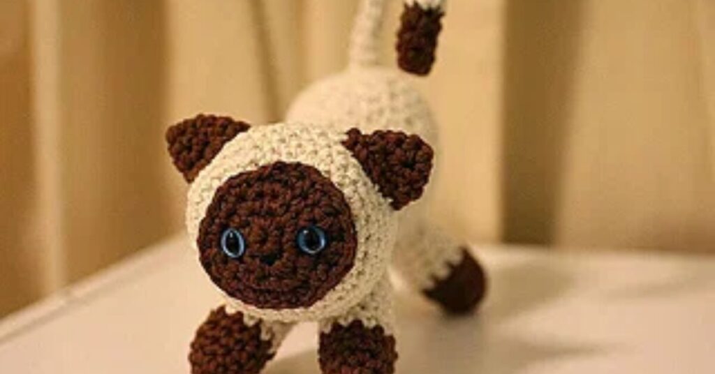 Featured image free crochet kitten patterns