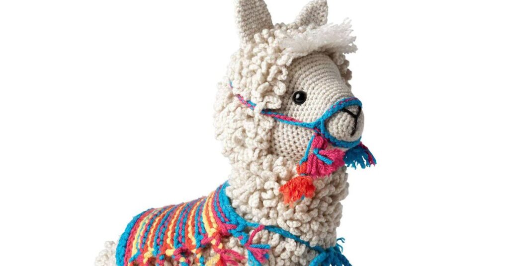 Featured image free crochet llama pattern