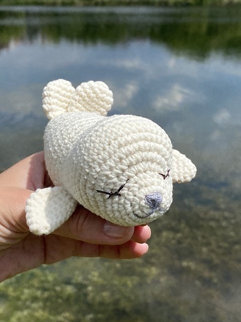 Free crochet amigurumi baby seal patterns