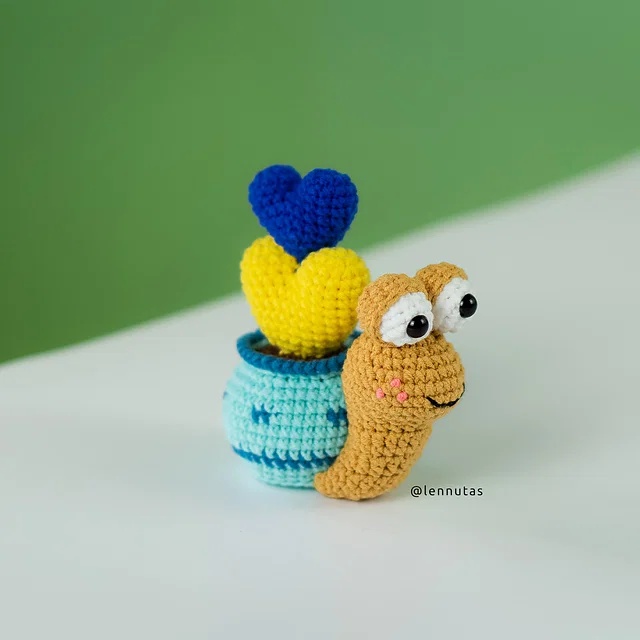 Free crochet amigurumi snail patterns