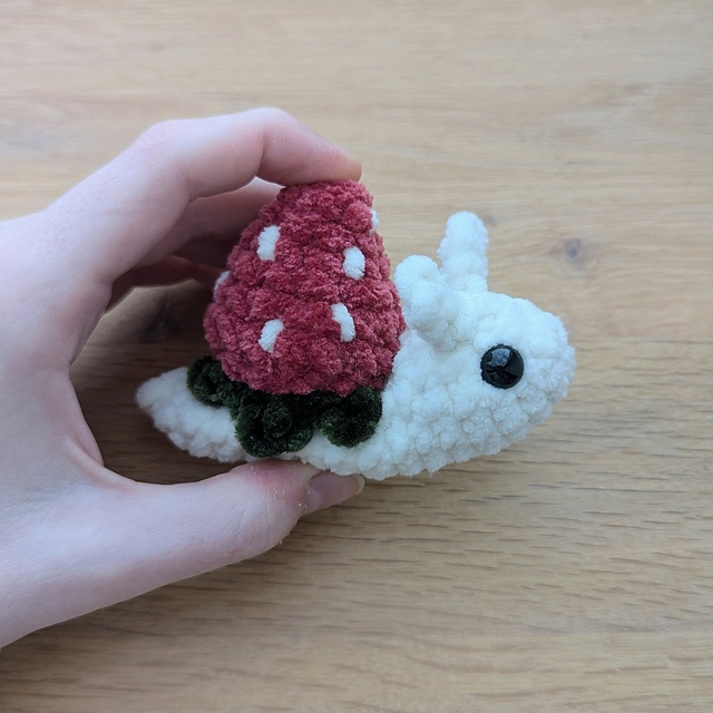 Free crochet amigurumi snail patterns