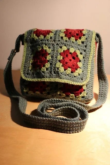 Free crochet messenger bag patterns