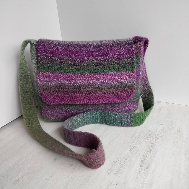 Free crochet messenger bag patterns