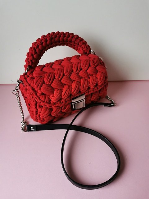 Free crochet t-shirt yarn handbag patterns