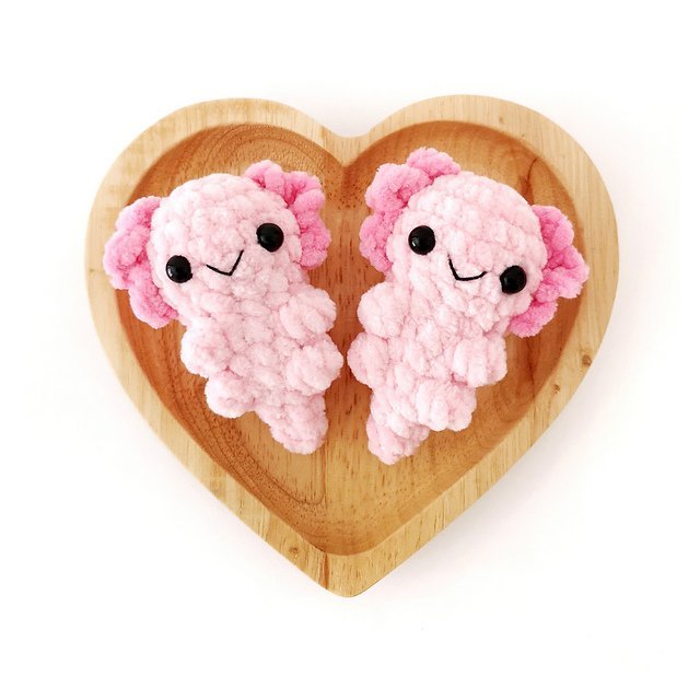 Free no-sew amigurumi crochet axolotl patterns