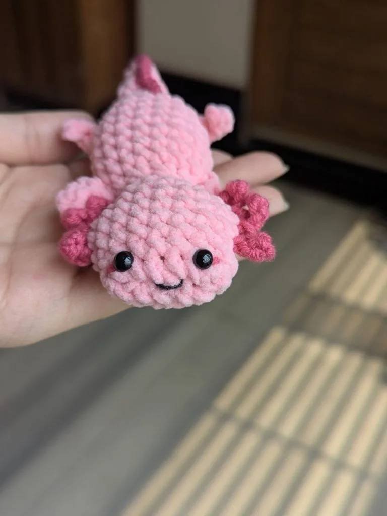Free no-sew amigurumi crochet axolotl patterns