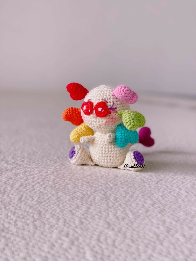 Free no-sew amigurumi crochet axolotl patterns