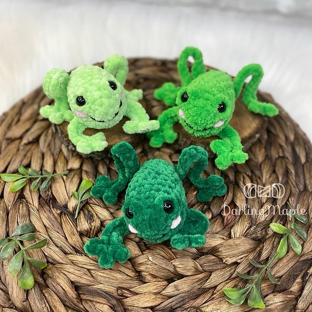 Free no-sew amigurumi crochet frog patterns