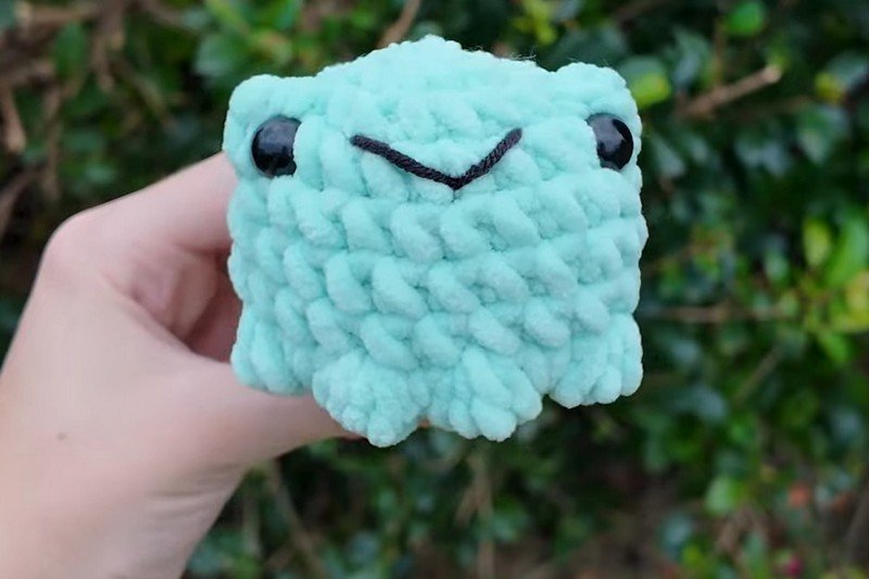 Free no-sew amigurumi crochet frog patterns
