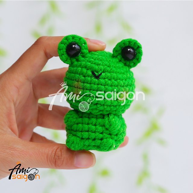 Free no-sew amigurumi crochet frog patterns
