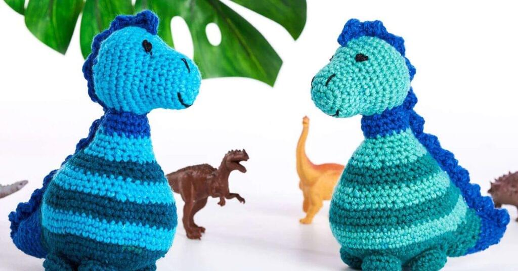 featured image free crochet dinosaur pattern